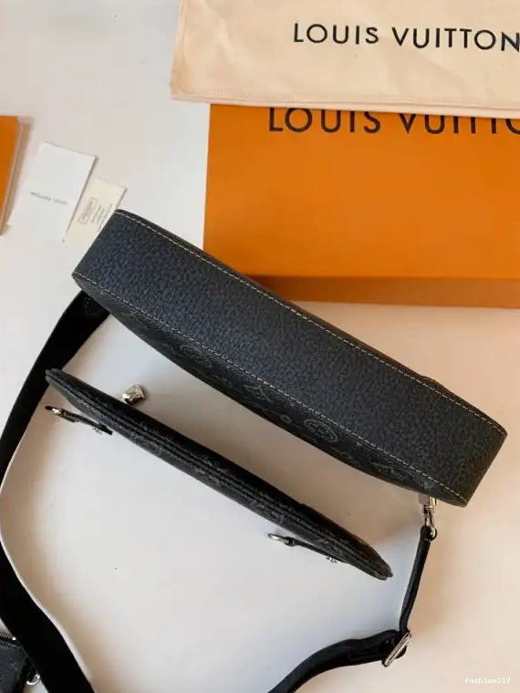 VUITTON LOUIS TRIO MESSENGER 0323